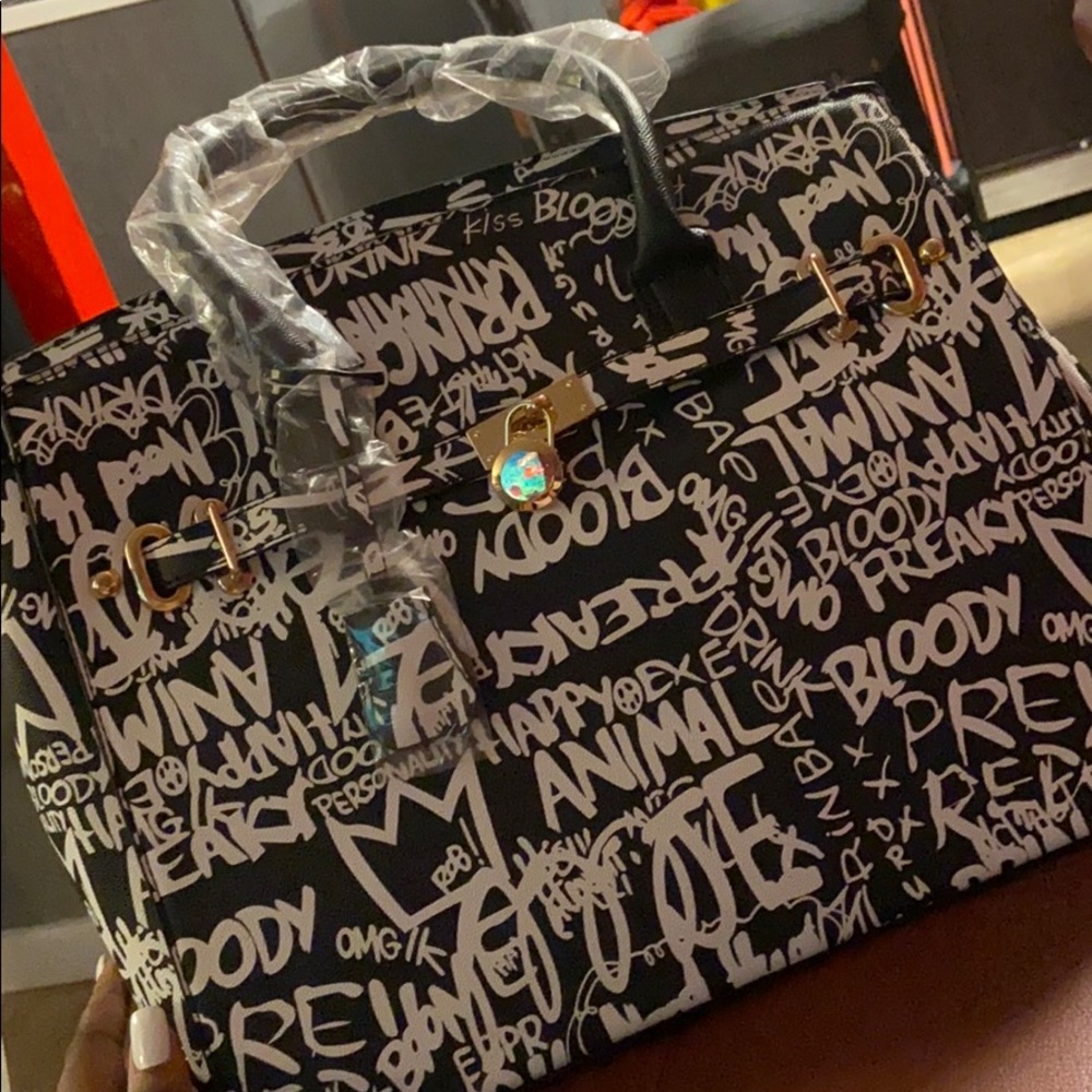 Black graffiti handle bag